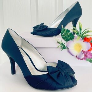 NINA ~ Navy Blue Satin Peep Toe 4” Heels with Bow Detail size 9.5